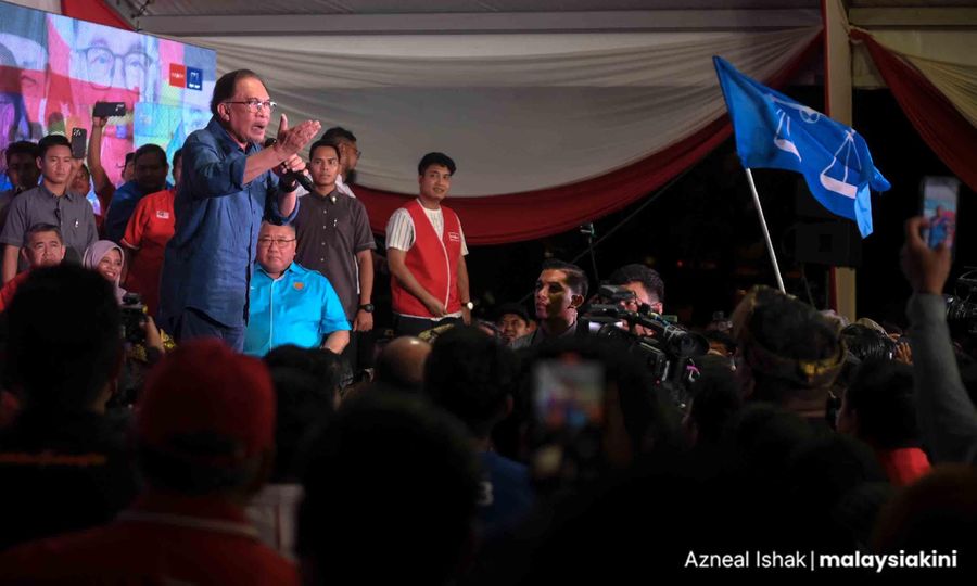 Anwar to the defence of DAP, Umno