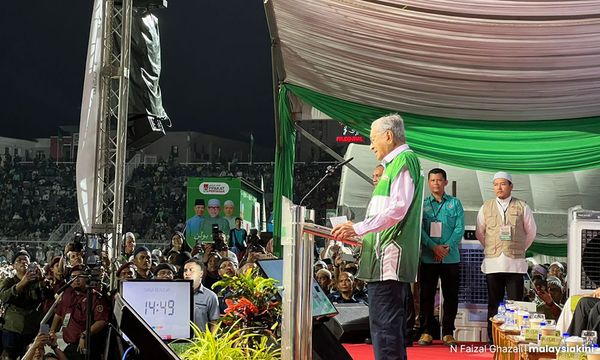 On PAS stage, Dr M calls for a clean sweep by PN in state polls