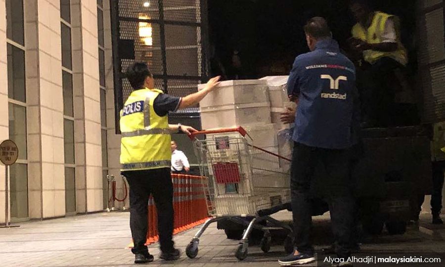 Jam tangan, beg disita hasil penyelewengan dana 1MDB - Pendakwaan