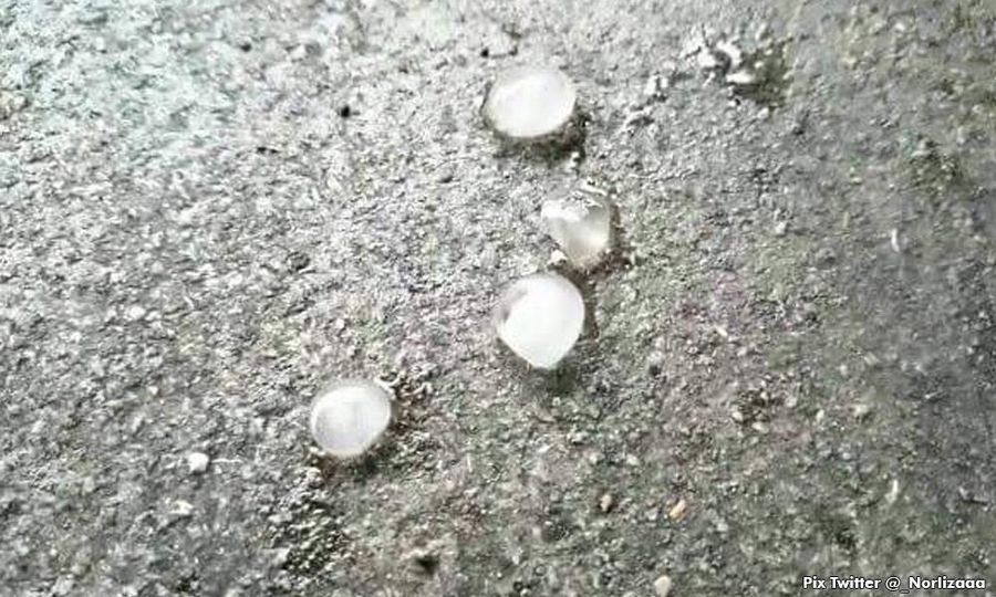 Hujan batu badai bandar Chukai di Kemaman