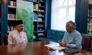 Sultan Pahang terima menghadap Anwar di Istana Abdulaziz