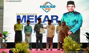 Construction worker gets long awaited citizenship in time for Aidilfitri