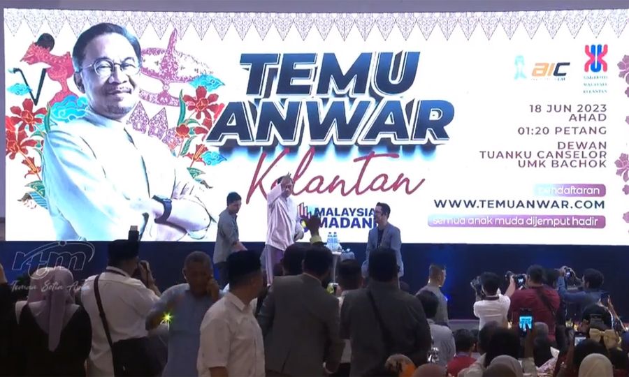 Stop varsity visits, focus on economic recovery, PM urged