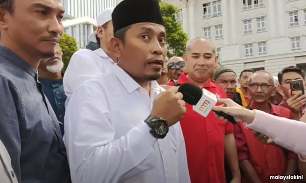 Ahli Umno hantar mesej dari Putrajaya ke Zahid, kata PAS