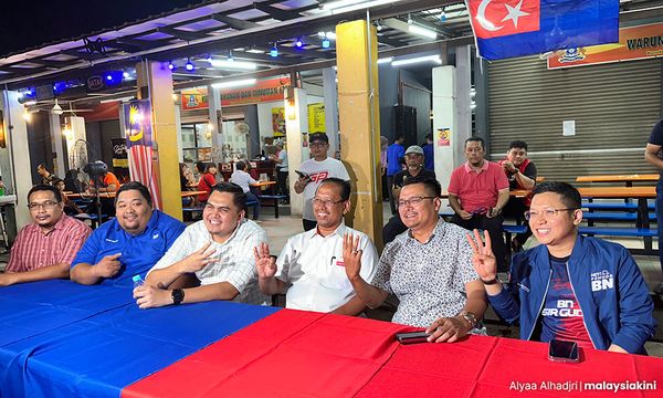 Umno Youth chief wants start of 'blue and red wave' in Johor