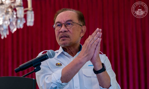 'Yang tak sakau disuruh letak jawatan' - Anwar ulas keputusan Loke