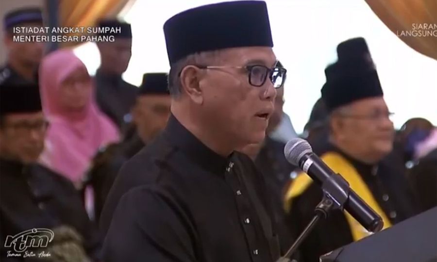 Wan Rosdy takes oath as Pahang MB for second term