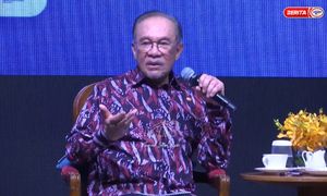 SNAPSHOT | Anwar denies Putrajaya meddling in N Sembilan crisis; group urges review to FOI bill