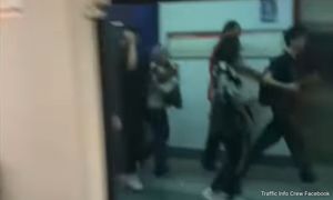 Penumpang panik, tren LRT berdentum dan berasap