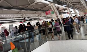 'Solve LRT disruptions immediately' - PM tells Rapid KL, MOT amid worsening train overcrowding