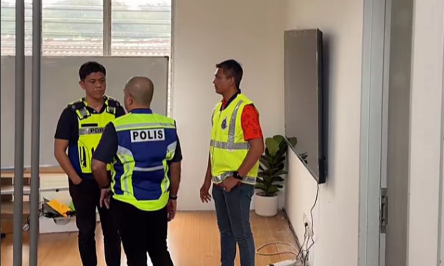 SNAPSHOT | Cops raid Mandiri, Hayat office; Hadi ready to produce evidence on alleged US plot