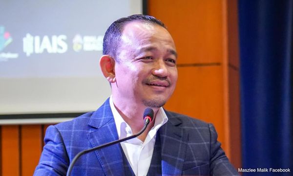 Maszlee accepts 'debate' invitation with Onn, poster creator clarifies no official challenge