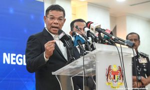 Saifuddin akan maklumkan nama pegawai JPN minta sogokan ke SPRM