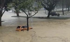 Banjir kilat landa Shah Alam
