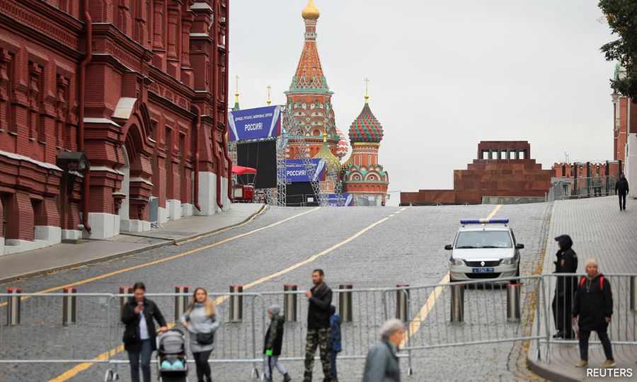 Russia set to annexe Ukraine territory, West warns of new sanctions
