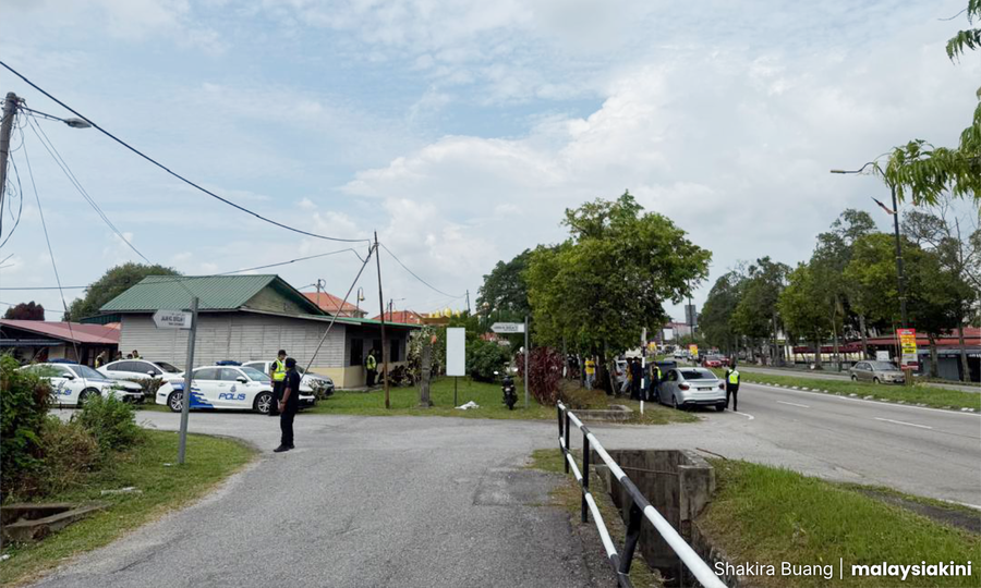 Tunku Nadzaruddin audience cancelled, lawyer claims blockaded by police