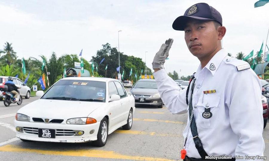 Teksi terbakar, pemandu, pasangan warga emas rentung