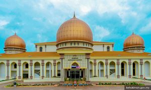 Guru besar wanita didakwa kemuka tuntutan palsu