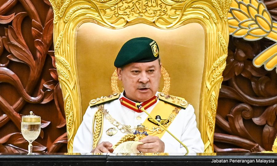 King wants all parties to stop fuelling anger over controversial socks