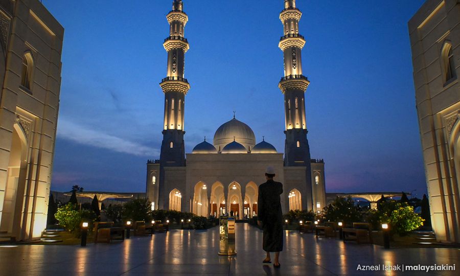 Tarawih prayers mark start of Ramadan