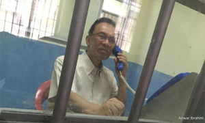 As Najib prepares to head home, Anwar revisits memories from behind bars