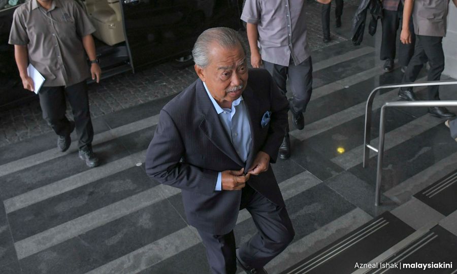 Muhyiddin tiba di mahkamah untuk pendakwaan isu 3R