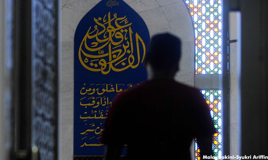 Selangor sultan: Ban on politics at mosques due to divisive partisanship