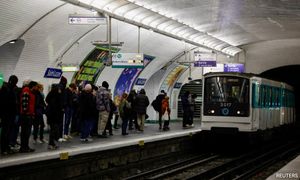 Unions seek to bring France to halt to block pension reform