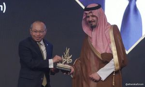 Wahid Omar terima Anugerah Saleh Kamel untuk ekonomi Islam