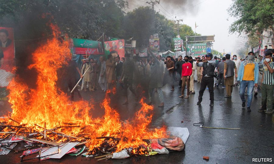 Clashes between Pakistan police, former PM Khan's supporters injure several