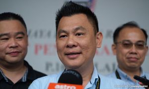 “挺巴周乃教育史大败笔”，民政斥首相等三人失责