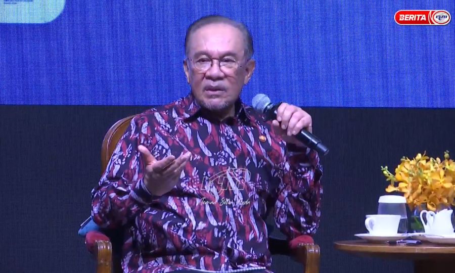 SNAPSHOT | Anwar denies Putrajaya meddling in N Sembilan crisis; group urges review to FOI bill