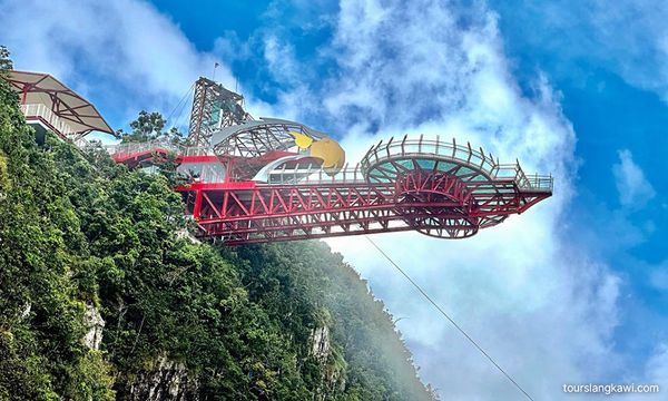 Dosh probing technician's fall from 40m glass deck in Langkawi