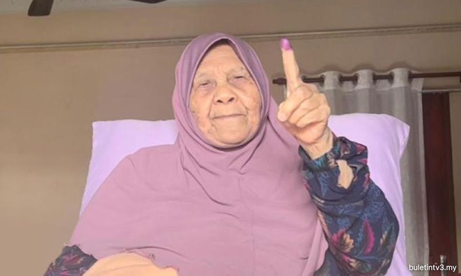Balu bekas MB T'ganu naik ambulans ke pusat undi