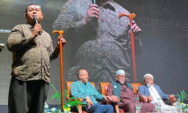 Everest climber reveals why he forked out RM16,500 for Hadi's 'tongkat'