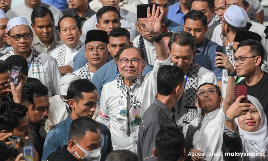 Polis pertingkat kawalan keselamatan ke atas Anwar 