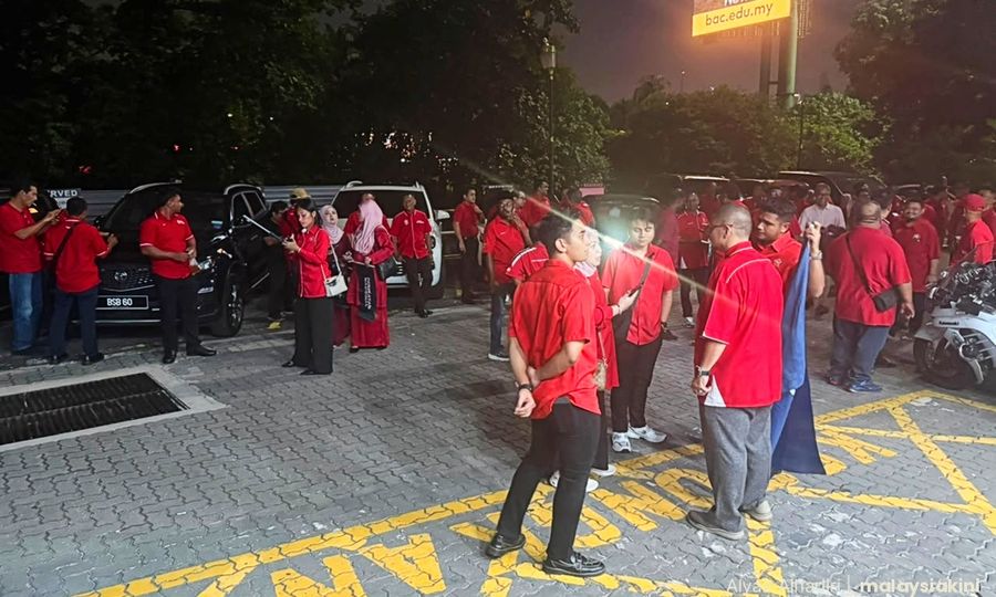 SNAPSHOT | 'Hidup Abah!': Bersatu members at leaders meet; M'sia and UK held socmed talks