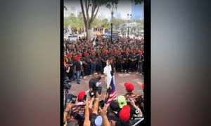 Polis tahan aktivis politik terkait kes sebat patung 'Anwar'