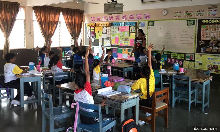 COMMENT | Can S'pore save our schools from English language collapse?