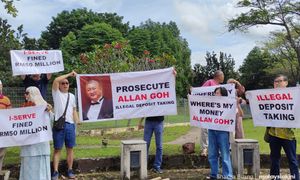 Pelabur berdemo tuntut tangkap pengasas MyAirline Allan Goh