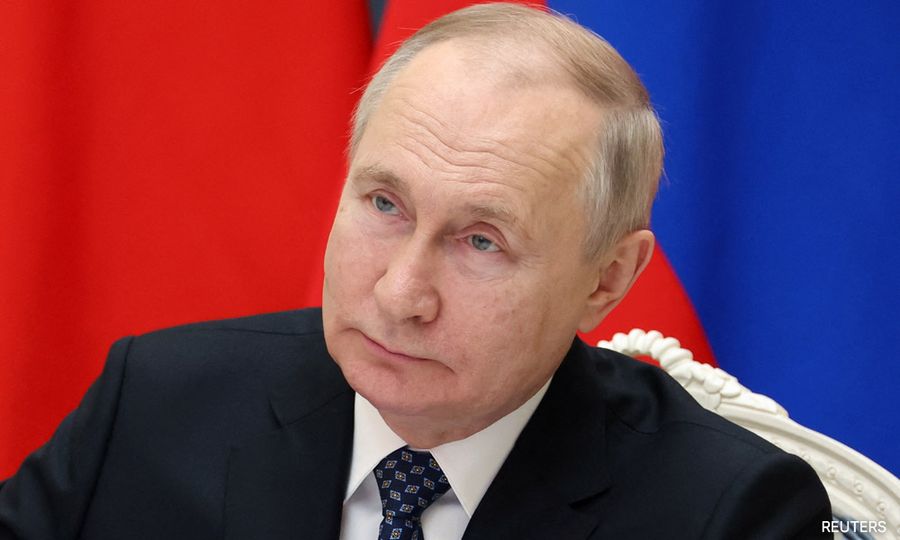 Putin visits Mariupol as part of surprise tour of occupied Ukraine