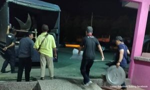 Polis angkut replika senjata PAS