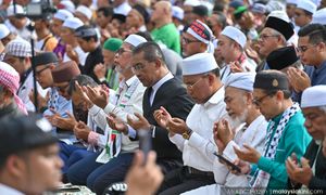 国盟议员赴司法宫集会，在野党席位空无一人
