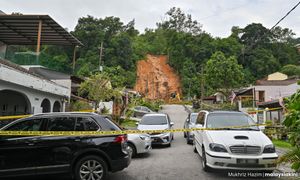 Tanah runtuh: Polis arah penghuni 20 rumah di Taman Melawati pindah
