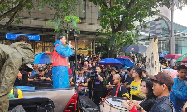 从Sogo游行至独立广场，约千人赴逮捕阿占集会