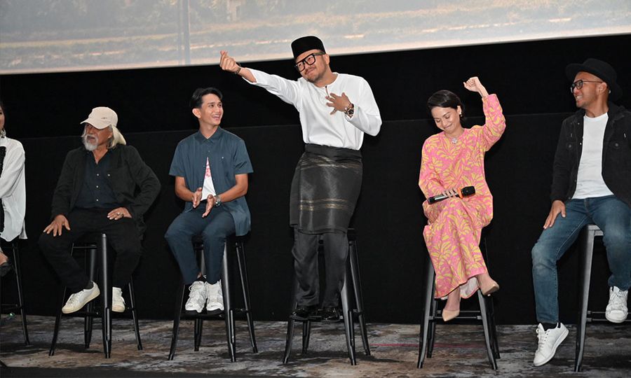 La Luna ada kelainan tersendiri - M Raihan