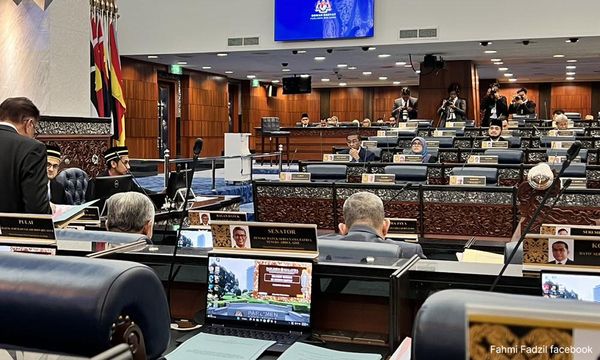 Fahmi: Malang Hamzah, Muhyiddin dan Hadi tak hadir parlimen