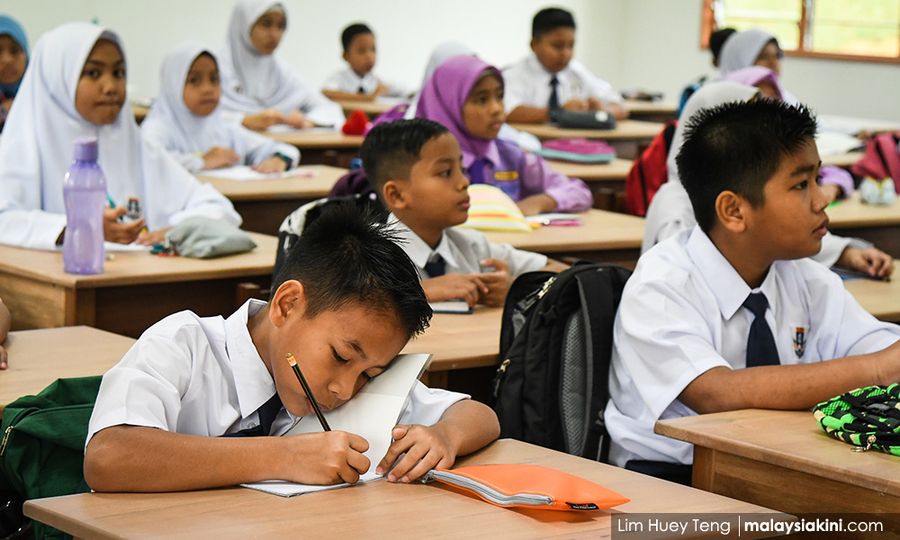 教育部规定421起，学生校服须佩戴国旗徽章