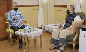 Al-Sultan Abdullah ziarah MB Pahang di IJN