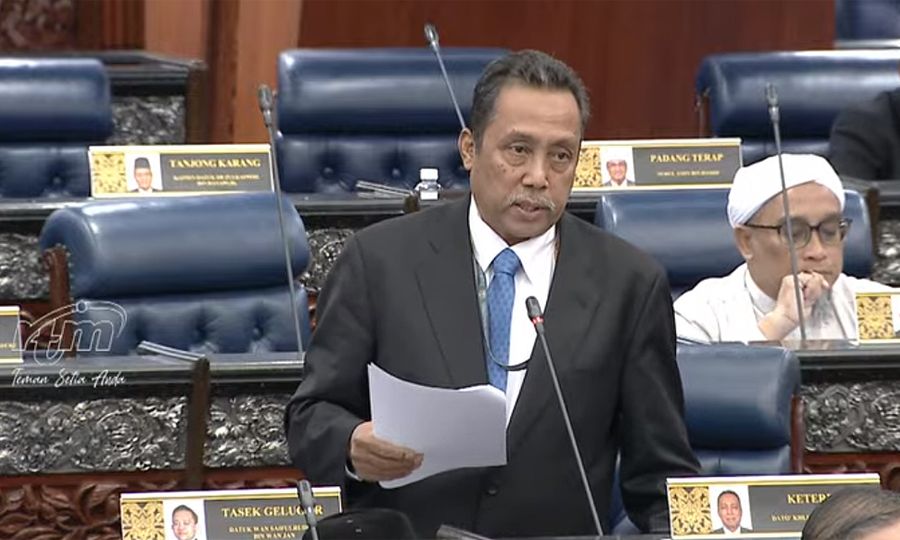 Opposition MP calls on army officers to stop kissing defence minister's hand